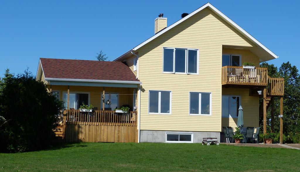 Domaine Sur Une Plage Saint-Félicien Exterior foto